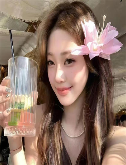 亚洲黄色官网_快播看大黄_当女人变得安静沉默不吵不闹